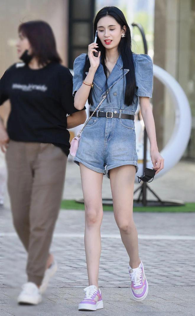 修长大放异彩｜高挑小姐姐的夏日宣言ag旗舰厅网站入口牛仔短裤的魅力｜(图5)